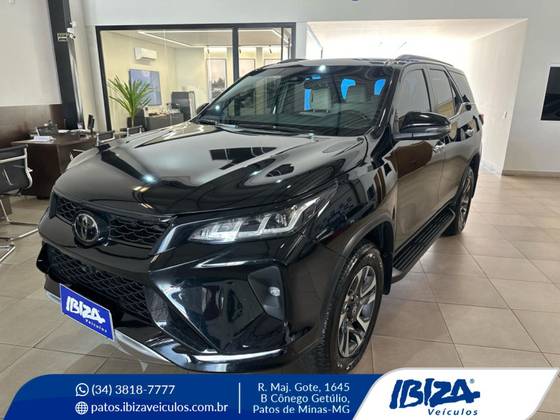 TOYOTA HILUX SW4 2.8 D-4D TURBO DIESEL DIAMOND 7L 4X4 AUTOMÁTICO